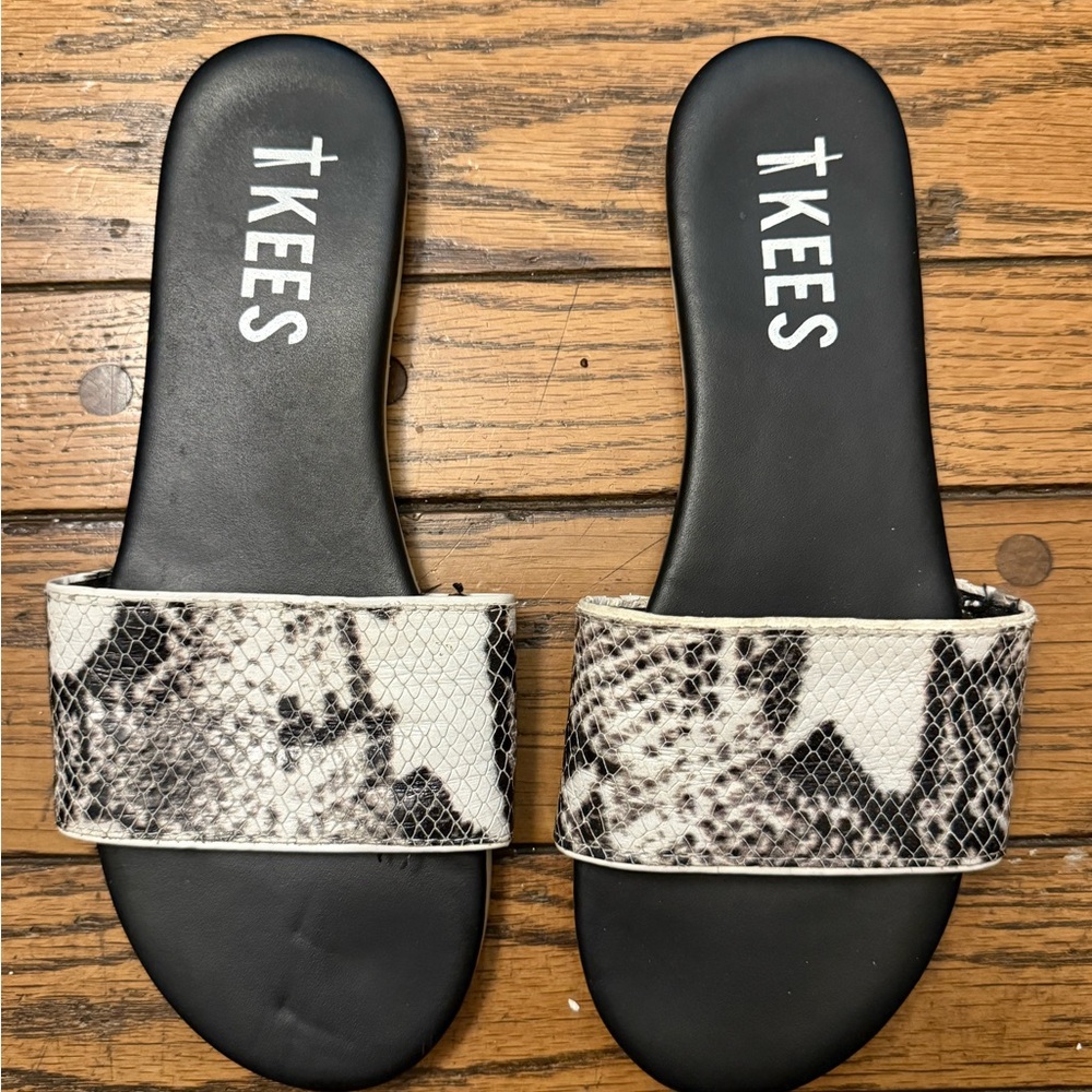 TKEES Black & Snake Print Slides, Size 7 (US)